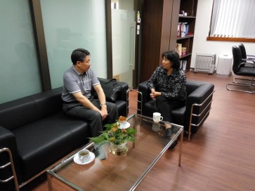孔繁清副校長與柳海民教授交流大學的教學管理工作