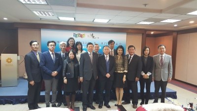 澳城大副校長梁文慧教授（前排中）和台灣會展業界合照